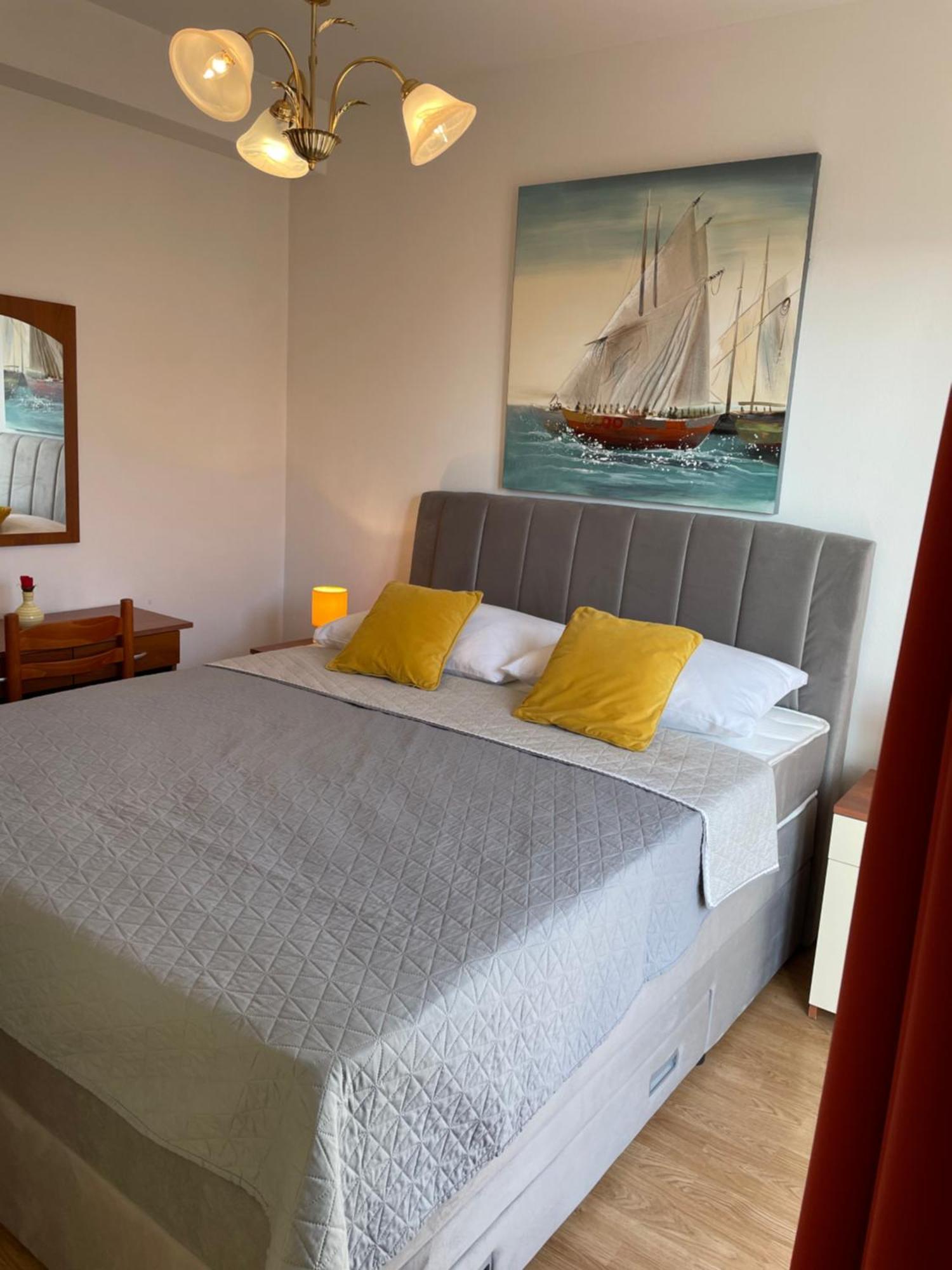 Comfortable Apartment Near The Sea Trogir Exterior foto